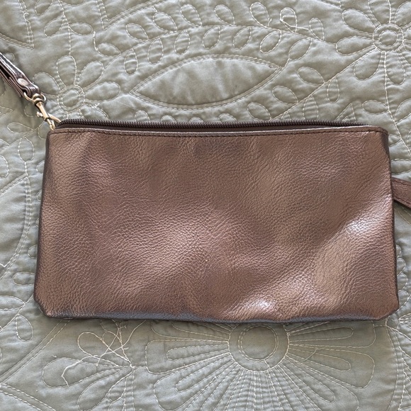 New York & Company Shimmering purple Wristlet - Picture 4 of 6